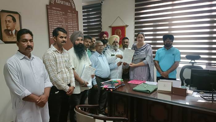 ਕੇਂਦਰੀ ਟਰੇਡ ਯੂਨੀਅਨਾਂ ਦੀ ਚੁਣੌਤੀ ਵਿਰੁੱਧ ਰੇਲਵੇ ਕਰਮਚਾਰੀਆਂ ਨੇ ਕੀਤਾ ਪ੍ਰਦਰਸ਼ਨ 