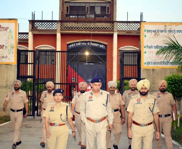 ਡੀ.ਆਈ.ਜੀ. ਤੇ ਐਸ.ਐਸ.ਪੀ. ਦੀ ਅਗਵਾਈ ’ਚ ਕੇਂਦਰੀ ਮਾਡਰਨ ਜ਼ੇਲ੍ਹ ਦੀ ਅਚਨਚੇਤ ਚੈਕਿੰਗ