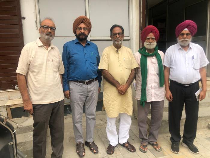 ਫਰੰਟ ਚ ਸ਼ਾਮਲ ਸੰਗਠਨਾਂ ਦੀ ਜਿਲਾ ਪੱਧਰੀ ਮੀਟਿੰਗ ਬੀਬੀ ਅਮਰ ਕੋਰ ਯਾਦਗਾਰੀ ਲਾਇਬ੍ਰੇਰੀ ਵਿਖੇ ਹੋਈ