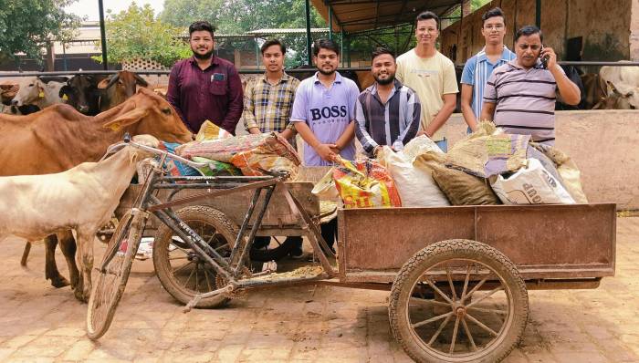 ਅਲਾਇੰਸ ਕਲੱਬ ਕੋਟਕਪੂਰਾ ਡਾਇਮੰਡ ਦੇ ਯੂਥ ਵਿੰਗ ਵੱਲੋ ਹਰਿਆਲੀ ਤੀਜ ਤੇ ਗਊ ਮਾਤਾ ਲਈ ਕੀਤੀ ਹਰੇ ਚਾਰੇ ਦੀ ਸੇਵਾ