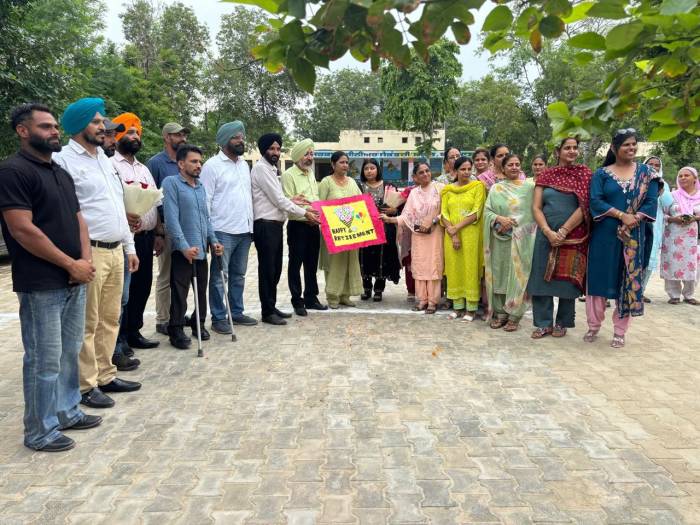 ਲੈਕਚਰਾਰ ਸ਼ਿਵ ਨਰੈਣ 31 ਸਾਲ ਦੀ ਸੇਵਾ ਨਿਭਾ ਕੇ ਹੋਏ ਸੇਵਾ ਮੁਕਤ 