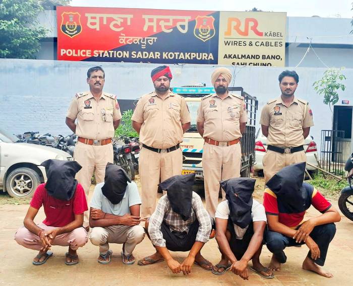 ਰਾਹਗੀਰਾਂ ਤੋਂ ਲੁੱਟ-ਖੋਹ ਕਰਨ ਦੀ ਫਿਰਾਕ ’ਚ ਬੈਠਾ ਗਿਰੋਹ ਵਾਰਦਾਤ ਕਰਨ ਤੋਂ ਪਹਿਲਾਂ ਹੀ ਕਾਬੂ