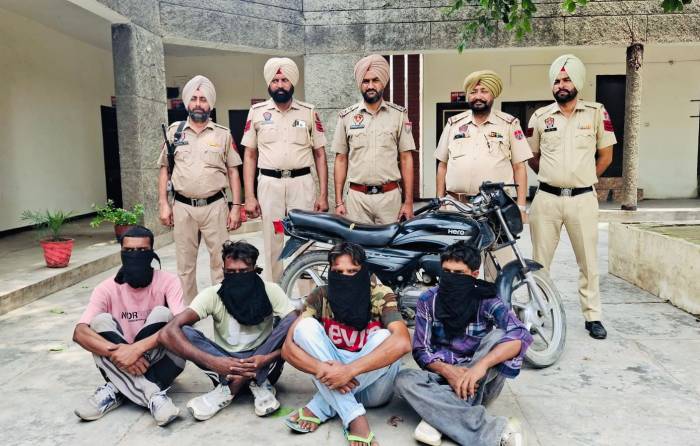 ਪੁਲਿਸ ਵੱਲੋਂ ਲੁੱਟ-ਖੋਹ ਕਰਨ ਦੀ ਫਿਰਾਕ ਵਿੱਚ ਬੈਠੇ ਗਿਰੋਹ ਨੂੰ ਵਾਰਦਾਤ ਨੂੰ ਅੰਜਾਮ ਦੇਣ ਤੋਂ ਪਹਿਲਾਂ ਹੀ ਕਾਬੂ