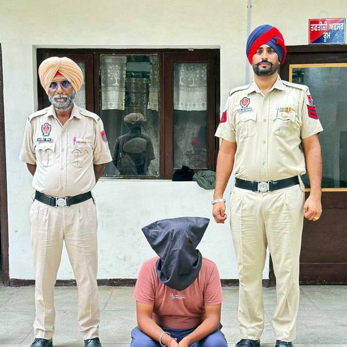 ਪੁਲਿਸ ਵੱਲੋਂ ਕਾਰਵਾਈ ਕਰਦੇ ਹੋਏ ਇਕ ਭਗੌੜੇ ਵਿਅਕਤੀ ਨੂੰ ਕੀਤਾ ਗਿਆ ਗ੍ਰਿਫਤਾਰ