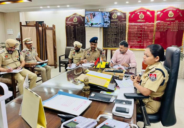 ਐਸ.ਐਸ.ਪੀ. ਵੱਲੋਂ ਥਾਣਾ ਮੁਖੀਆਂ ਨਾਲ ਜਿਲ੍ਹਾ ਪੱਧਰੀ ਕਾਨੂੰਨ-ਵਿਵਸਥਾ ਸਬੰਧੀ ਸਮੀਖਿਆ ਮੀਟਿੰਗ