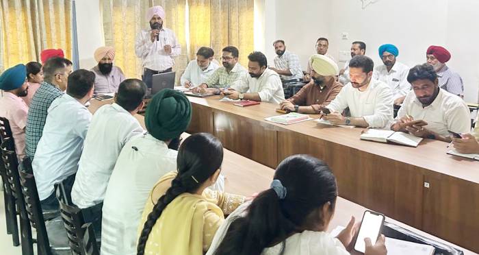 ਖੇਤੀਬਾੜੀ ਵਿਭਾਗ ਵੱਲੋਂ ਕੀਤੀਆਂ ਜਾ ਰਹੀਆਂ ਗਤੀਵਿਧੀਆਂ ਸਬੰਧੀ ਕੀਤੀ ਮੀਟਿੰਗ: ਮੁੱਖ ਖੇਤੀਬਾੜੀ ਅਫ਼ਸਰ