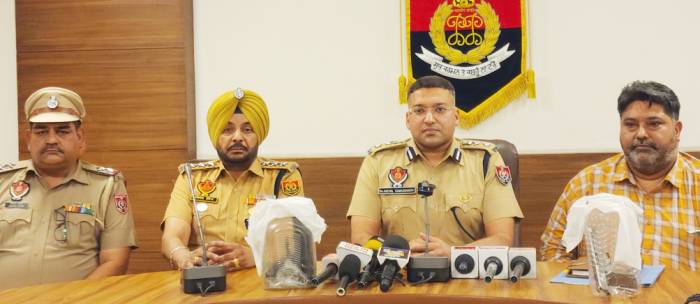 ਪੁਲਿਸ ਵੱਲੋਂ ਇੰਟੈਲੀਜੈਂਸ ਅਧਾਰਤ ਕਾਰਵਾਈ ਦੌਰਾਨ ਅੰਤਰਰਾਜੀ ਗੈਰਕਾਨੂੰਨੀ ਹਥਿਆਰ ਸਪਲਾਈ ਨੈੱਟਵਰਕ ਦਾ ਪਰਦਾਫਾਸ਼