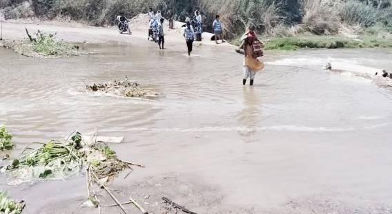 ਸ਼੍ਰੀ ਮੁਕਤਸਰ ਸਾਹਿਬ ਨਾਲੋਂ ਫਿਰ ਟੁੱਟਿਆ ਕਈ ਪਿੰਡਾਂ ਦਾ ਸੰਪਰਕ, ਬਾਰਿਸ਼ ਦੇ ਪਾਣੀ ਰੁੜਿਆ ਆਰ ਜੀ ਪੁਲ