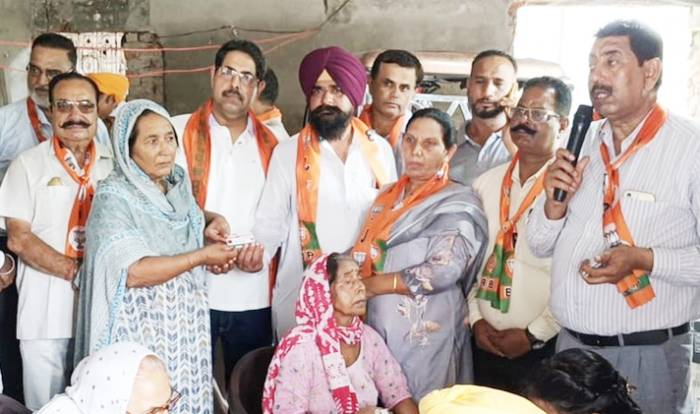 ਭਾਜਪਾ ਵੱਲੋਂ ਮੋਦੀ ਸਰਕਾਰ ਵਿਸ਼ੇਸ਼ ਸੇਵਾ ਕੈਂਪ ਮੁਹਿੰਮ ਤਹਿਤ ਜੋਧੂ ਕਲੋਨੀ ਵਿੱਚ ਲਗਾਇਆ ਗਿਆ ਕੈਂਪ