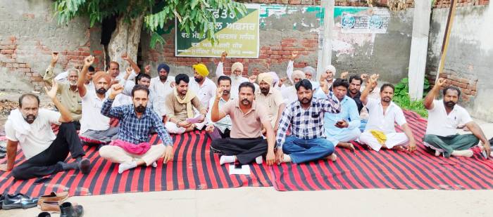 ਜੰਗਲਾਤ ਵਰਕਰ ਯੂਨੀਅਨ ਨੇ ਧਰਨਾ ਪ੍ਰਦਰਸ਼ਨ ਕਰਕੇ ਮੰਗ ਪੱਤਰ ਸਰਕਾਰ ਨੂੰ ਭੇਜਿਆ