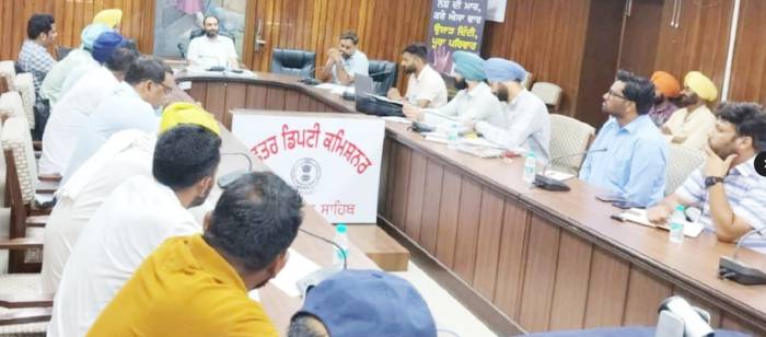 ਪਰਾਲੀ ਦੇ ਸੁਚੱਜੇ ਪ੍ਰਬੰਧਨ ਲਈ ਬੇਲਰ ਅਤੇ ਬਾਇਓਮਾਸ ਪਲਾਂਟ ਮਾਲਕਾਂ ਨਾਲ ਕੀਤੀ ਗਈ ਮੀਟਿੰਗ