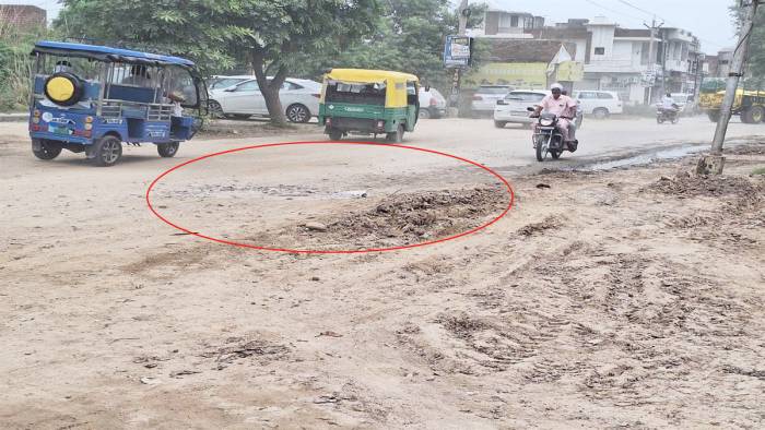 ਸ਼ਹਿਰ ਦਾ ਨਹੀਂ ਕੋਈ ਸਾਂਈ ਖਸਮ