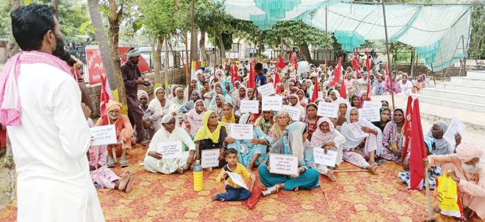 ਪੰਜਾਬ ਖੇਤ ਮਜ਼ਦੂਰ ਯੂਨੀਅਨ ਤੇ ਕੁੱਲ ਹਿੰਦ ਖੇਤ ਮਜ਼ਦੂਰ ਯੂਨੀਅਨ ਨੇ ਡੀਸੀ ਦਫ਼ਤਰ ਮੂਹਰੇ ਲਗਾਇਆ ਧਰਨਾ