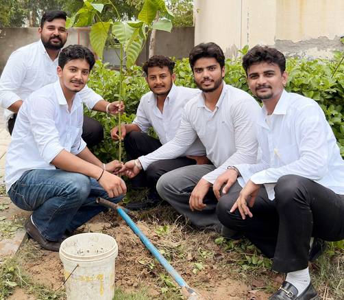 ਡਾਇਟ ਬਰਕੰਦੀ ਦੇ ਵਿਦਿਆਰਥੀਆਂ ਨੇ ਪੌਦੇ ਲਗਾਏ