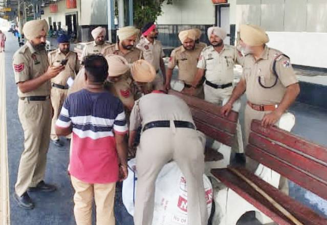 ਸ੍ਰੀ ਮੁਕਤਸਰ ਸਾਹਿਬ ਪੁਲਿਸ ਵੱਲੋਂ ਰੇਲਵੇ ਸਟੇਸ਼ਨਾਂ ‘ਤੇ ਅਚਾਨਕ ਸਰਚ ਓਪਰੇਸ਼ਨ