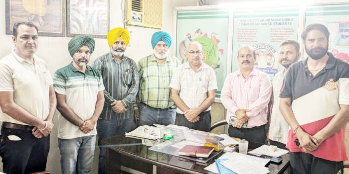 ਗੌਰਮਿੰਟ ਟੀਚਰਜ਼ ਯੂਨੀਅਨ ਵਿਗਿਆਨਕ ਦਾ ਵਫ਼ਦ ਜ਼ਿਲ੍ਹਾ ਸਿੱਖਿਆ ਅਫ਼ਸਰ ਸੰਕੈ. ਸਿੱਖਿਆ ਨੂੰ ਮਿਲਿਆ