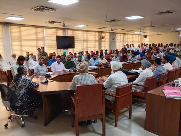 ਡਿਪਟੀ ਕਮਿਸ਼ਨਰ ਵੱਲੋਂ ਲਗਾਤਾਰ ਮੀਟਿੰਗਾਂ ਦਾ ਦੌਰ ਜਾਰੀ