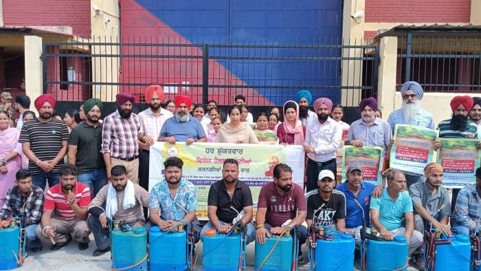 ਸਿਹਤ ਵਿਭਾਗ ਵੱਲੋਂ ਸੈਂਟਰਲ ਜੇਲ ਵਿਖੇ “ਹਰ ਸ਼ੁਕਰਵਾਰ ਡੇਂਗੂ ਤੋਂ ਵਾਰ” ਮੁਹਿੰਮ ਤਹਿਤ ਡੇਂਗੂ ਦੇ ਲਾਰਵੇ ਦੀ ਕੀਤੀ ਭਾਲ 