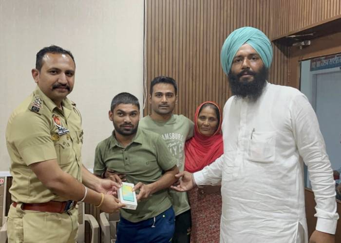 ਸ਼ਰੀਰਕ ਪਖੋ ਵਿਕਲਾਂਗ ਨੋਜਵਾਨ ਦਾ ਗੁਆਚਾ ਫੋਨ 