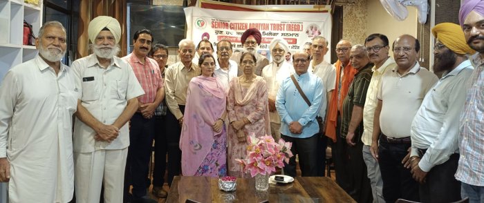 ਸੀਨੀਅਰ ਸਿਟੀਜ਼ਨ ਅਭਿਆਨ ਟਰੱਸਟ ਦੀ ਹੋਈ ਮਹੀਨਾਵਾਰ ਮੀਟਿੰਗ                                                           