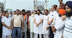 ਆਏ ਦਿਨ ਹੋ ਰਹੀਆਂ ਚੋਰੀਆਂ ਤੋਂ ਤੰਗ ਹੋਏ ਕਾਰੋਬਾਰੀ, ਅਣਮਿਥੇ ਸਮੇਂ ਲਈ ਦੁਕਾਨਾਂ ਬੰਦ ਕਰਨ ਦਾ ਐਲਾਨਚ, ਕੱਲ੍ਹ ਕੀਤਾ ਜਾਵੇਗਾ ਚੱਕਾ ਜਾਮ