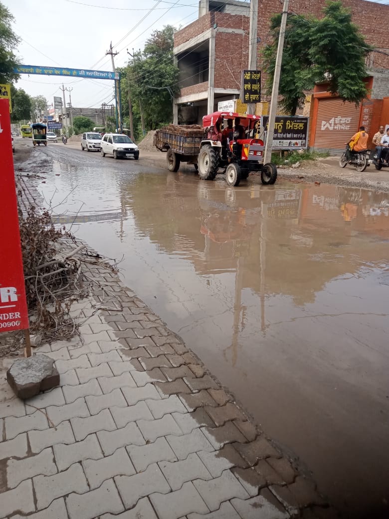 ਭੁੱਚੋ ਮੰਡੀ ਕੈਂਚੀਆਂ ਤੋ ਫੋਹਾਰਾ ਚੌਕ ਤੱਕ ਕਾਫੀ ਸਮੇਂ ਤੋਂ ਸੜਕ ਦਾ ਬੁਰਾ ਹਾਲ