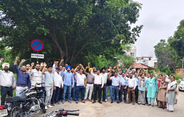 ਸੀ.ਪੀ.ਐਫ ਕਰਮਚਾਰੀ ਯੂਨੀਅਨ ਵੱਲੋਂ ਪੁਰਾਣੀ ਪੈਨਸ਼ਨ ਬਹਾਲੀ ਲਈ ਮੋਟਰਸਾਈਕਲ ਰੈਲੀ ਕੱਢੀ 