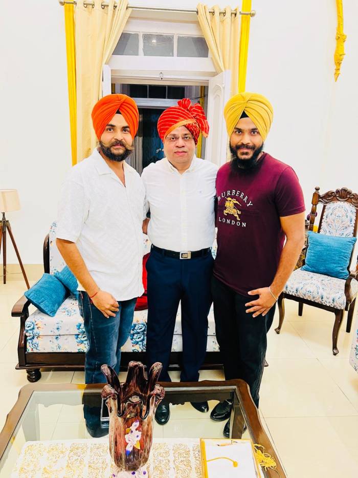 ਟਰਬਨ ਕਿੰਗ ਪੁਸ਼ਪਿੰਦਰ ਸਿੰਘ ਅਤੇ ਫ਼ਤਹਿਜੀਤ ਸਿੰਘ ਨੇ ਆਜ਼ਾਦੀ ਦਿਵਸ ਮੌਕੇ ਡਿਪਟੀ ਕਮਿਸ਼ਨਰ ਕਪੂਰਥਲਾ ਦੇ ਸਿਰ ਤੇ ਸਜਾਈ ਦਸਤਾਰ