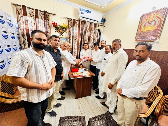 ਆਮ ਆਦਮੀ ਪਾਰਟੀ ਨੇ ਚੌਧਰੀ ਨਰਿੰਦਰ ਝਾਂਡੀਆਂ ਨੂੰ ਦਿੱਤੀ ਨਵੀਂ ਜਿੰਮੇਵਾਰੀ, ਹਲਕਾ ਵਿਧਾਇਕ ਦਿਨੇਸ਼ ਚੱਢਾ ਵੱਲੋਂ ਕੀਤਾ ਗਿਆ ਸਨਮਾਨ