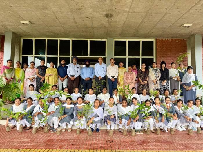 ਬੇਬੇ ਨਾਨਕੀ ਯੂਨੀਵਰਸਿਟੀ ਕਾਲਜ ਵਿਖੇ ਜ਼ਿਲਾ ਪੱਧਰੀ ਵਣ ਮਹਾਉਤਸਵ ਮਨਾਇਆ 