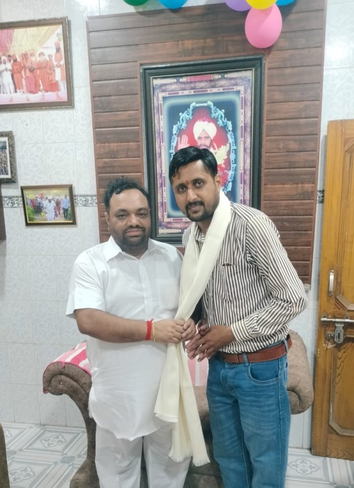 ਡਾਕਟਰ ਵਿਨੋਦ ਚੰਦਨ ਤਖਤਗੜ੍ਹ ਦਾ ਡੇਰਾ ਮੁਖੀ ਭਨਿਆਰਾਵਾਲਾ ਬਾਬਾ ਸਤਨਾਮ ਸਿੰਘ ਜੀ ਵੱਲੋਂ ਸਨਮਾਨ