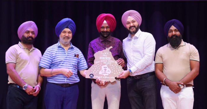 ਵਿਸ਼ਵ ਸੀਨੀਅਰ ਸਟੀਜਨ ਦਿਵਸ ਤੇ ਕੋਟ ਸ਼ਮੀਰ ਦੇ ਨੰਬਰਦਾਰ ਦਾ ਸਨਮਾਨ