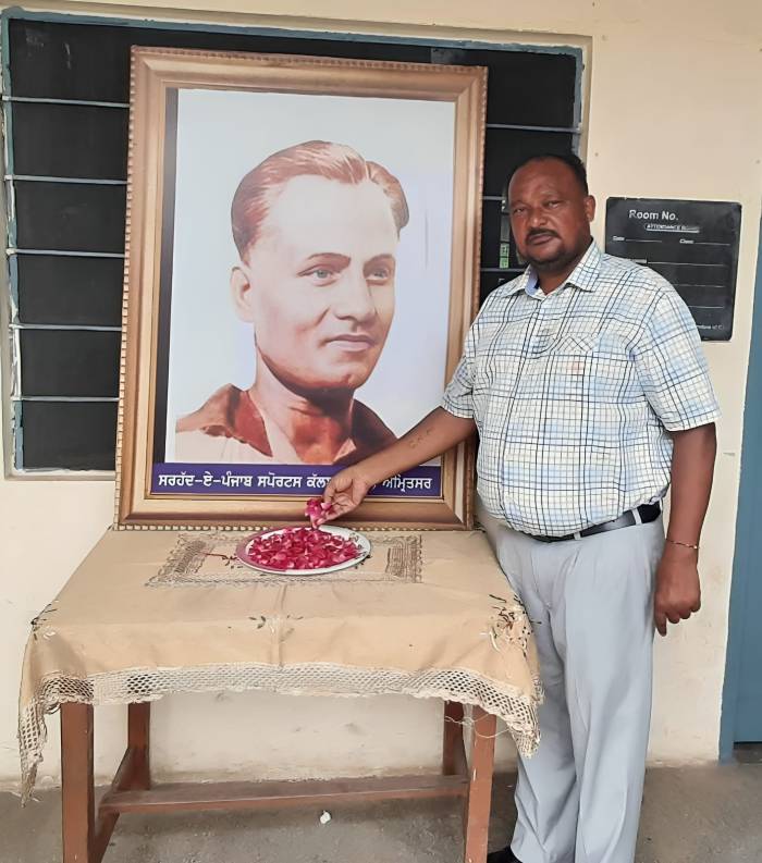 ਹਾਕੀ ਦੇ ਜਾਦੂਗਰ ਮੇਜ਼ਰ ਧਿਆਨ ਚੰਦ ਦੇ 120ਵੇਂ ਜਨਮ ਦਿਵਸ ਮੌਕੇ ਸ਼ਰਧਾ ਦੇ ਫੁੱਲ ਭੇਟ ਕੀਤੇ