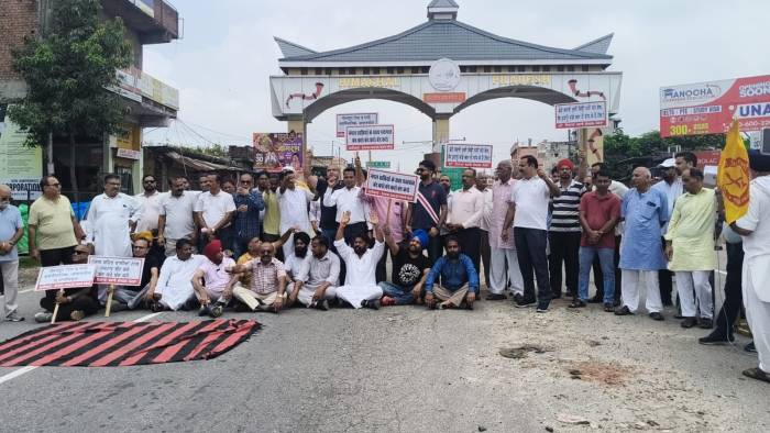 ਹਿਮਾਚਲ ਪ੍ਰਦੇਸ਼ ਐਂਟਰੀ ਟੋਲ ਟੈਕਸ ਦੇ ਵਿਰੋਧ ਵਿੱਚ ਰੋਸ ਧਰਨਾ