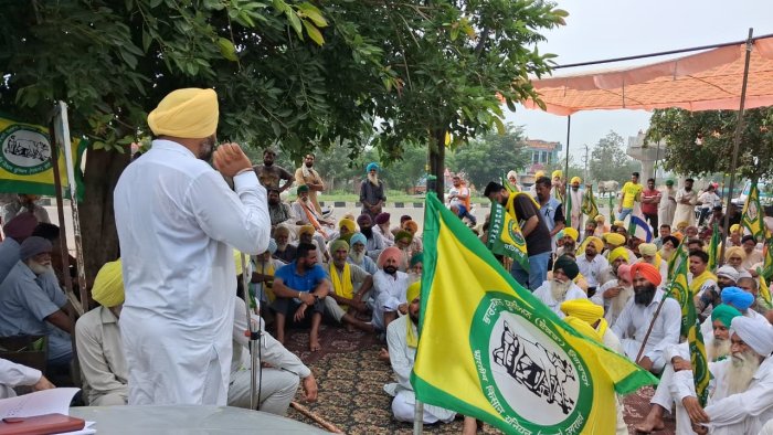 ਬੀ ਕੇ ਯੂ ਉਗਰਾਹਾਂ ਅਤੇ ਦੁਕਾਨ ਮਕਾਨ ਬਚਾਊ ਸ਼ੰਘਰਸ਼ ਕਮੇਟੀ ਵੱਲੋਂ ਪਿੰਡ ਦੁੱਨੇਕੇ ਵਿਖੇ ਜਬਰਦਸਤ ਰੋਸ ਮੁਜ਼ਾਹਰਾ–