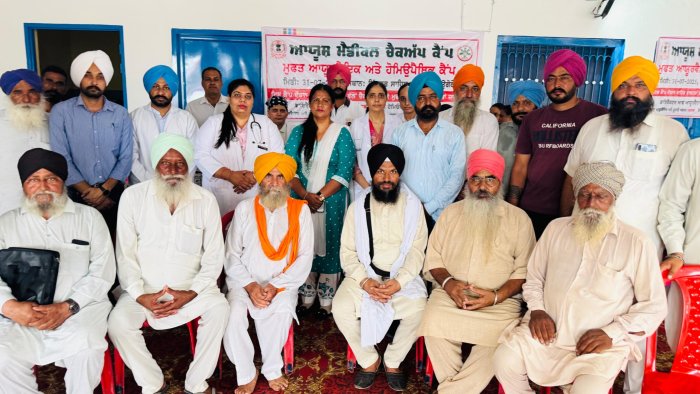 ਪਿੰਡ ਉੱਗੋਕੇ ਵਿਚ ਲਗਾਇਆ ਗਿਆ ਆਯੂਰਵੈਦਿਕ ਅਤੇ ਹੋਮਿਓਪੈਥੀ ਕੈਂਪ