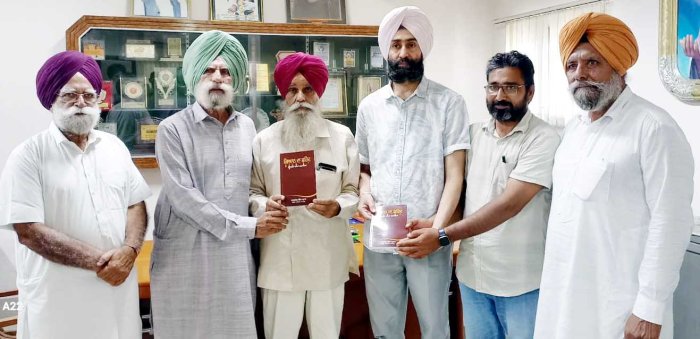 ਸਰਬਜੀਤ ਸਿੰਘ ਬਰਾੜ ਵੱਲੋਂ ਬਾਬਾ ਫਰੀਦ ਧਾਰਮਿਕ ਅਤੇ ਵਿੱਦਿਅਕ ਸੰਸਥਾਵਾਂ ਨੂੰ ਪੁਸਤਕ ਭੇਂਟ