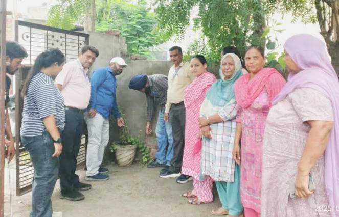 ਸਿਹਤ ਵਿਭਾਗ ਵਲੋਂ ਹਰ ਸ਼ੁੱਕਰਵਾਰ ਡੇਂਗੂ ’ਤੇ ਵਾਰ ਮਹਿੰਮ ਦੇ ਸਬੰਧ ਵਿਚ ਸਰਕਾਰੀ ਅਤੇ ਪ੍ਰਾਇਵੇਟ ਸਕੂਲਾਂ ਵਿਚ ਕੀਤੀਆਂ ਗਈਆਂ ਡੇਂਗੂ ਵਿਰੋਧੀ ਗਤੀਵਿਧੀਆਂ