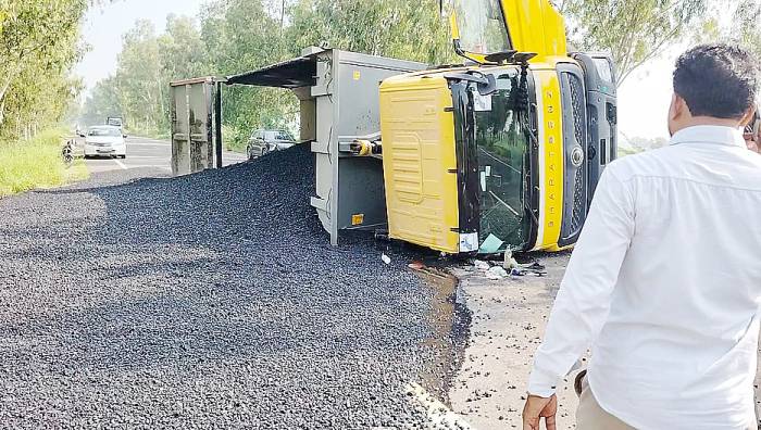 ਮੁਕਤਸਰ-ਮਲੋਟ ਰੋਡ ’ਤੇ ਵਾਪਰਿਆ ਸੜ੍ਹਕ ਹਾਦਸਾ, ਇੱਕ ਜਖ਼ਮੀ