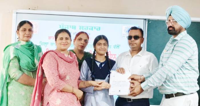 ਭਾਸ਼ਾ ਵਿਭਾਗ ਵੱਲੋਂ ਸਕੂਲੀ ਬੱਚਿਆਂ ਦੇ ਕਰਵਾਏ ਗਏ ਕਵਿਤਾ ਗਾਇਨ ਅਤੇ ਸਾਹਿਤ ਸਿਰਜਣ ਮੁਕਾਬਲੇ
