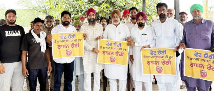 ਕੇਂਦਰ ਸਰਕਾਰ ਦੇ ਰਾਸ਼ਨ ਕਾਰਡ ਕੱਟਣ ਦੇ ਫੁਰਮਾਨ ਸਬੰਧੀ ਜਾਗਰੂਕਤਾ ਲਈ ਚੇਅਰਮੈਨ ਜਗਦੇਵ ਸਿੰਘ ਬਾਮ ਵੱਲੋਂ ਸਾਥੀਆਂ ਸਮੇਤ ਪਿੰਡਾਂ ‘ਚ ਜਲਸੇ