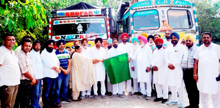 ਸ੍ਰੀ ਮੁਕਤਸਰ ਸਾਹਿਬ ਤੇ ਫਾਜ਼ਿਲਕਾ ਜ਼ਿਲ੍ਹੇ ਦੇ ਹੜ੍ਹ ਪੀੜਤਾਂ ਲਈ ਰਾਹਤ ਸਮੱਗਰੀ ਦੇ ਟਰੱਕ ਰਵਾਨਾ