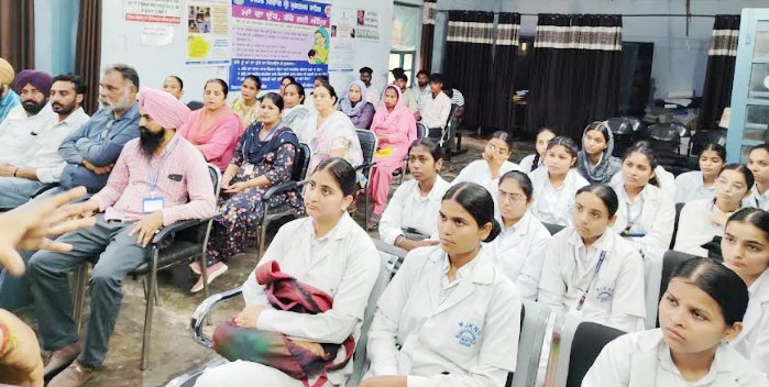 ਹਰ ਸ਼ੁੱਕਰਵਾਰ ਡੇਂਗੂ ’ਤੇ ਵਾਰ ਮਹਿੰਮ ਲਈ ਸਿਵਲ ਸਰਜਨ ਵਲੋਂ ਟੀਮਾਂ ਨੂੰ ਕੀਤਾ ਗਿਆ ਰਵਾਨਾ