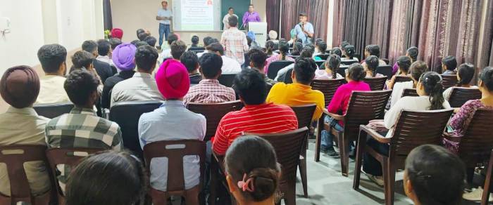 ਜ਼ਿਲ੍ਹਾ ਕਾਨੂੰਨੀ ਸੇਵਾਵਾਂ ਅਥਾਰਟੀ ਵਲੋਂ ਸਰਕਾਰੀ ਕਾਲਜ ਵਿਖੇ ਸਾਇਬਰ ਕਰਾਇਮ ਜਾਗਰੂਕਤਾ ਸੈਮੀਨਾਰ ਕਰਵਾਇਆ ਗਿਆ: ਹਿਮਾਂਸੂ ਅਰੋੜਾ