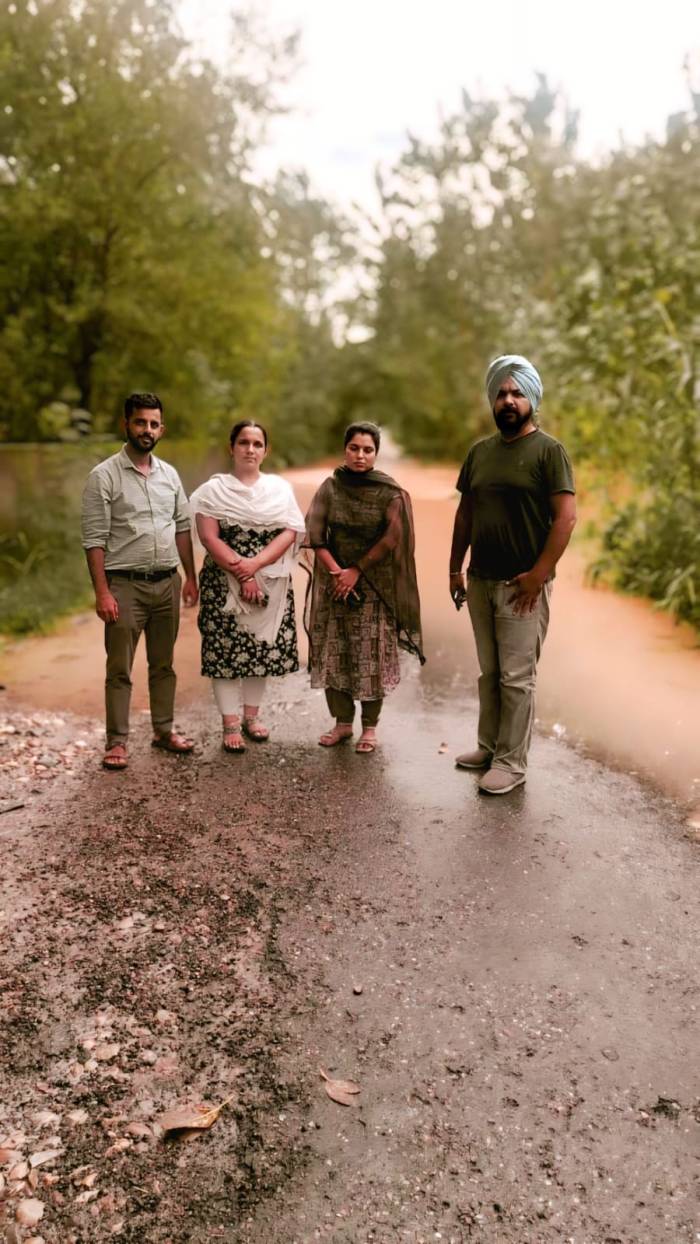 ਸੀਨੀਅਰ ਮੈਡੀਕਲ ਅਫ਼ਸਰ ਵੱਲੋਂ ਖ਼ੁਦ ਹੜ੍ਹ ਪ੍ਰਭਾਵਿਤ ਇਲਾਕਿਆਂ ਦਾ ਕੀਤਾ ਜਾ ਰਿਹਾ ਦੌਰਾ