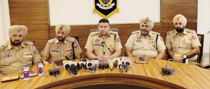 ਵੱਖ-ਵੱਖ ਜਿਲਿਆਂ ਦੇ ਮੋਬਾਈਲ ਟਾਵਰਾਂ ਚੋਰੀ ਗਿਰੋਹ ਬੇਨਕਾਬ ਕਾਰਡ ਅਤੇ ਵਾਹਨ ਬਰਾਮਦ