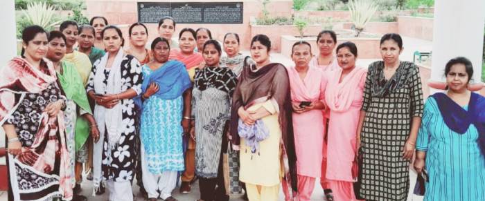 ਦੂਰੀ ਮਾਰ ਝੱਲ ਰਹੀਆਂ ਹਨ ਪੰਜਾਬ ਦੀਆਂ ਆਸ਼ਾ ਵਰਕਰ ਅਤੇ ਫਸੀਲੀਟੇਟਰਾਂ : ਪੰਜੋਲਾ