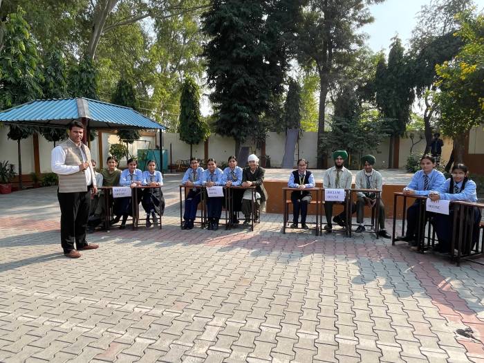 ਨਵਯੁੱਗ ਪਬਲਿਕ ਸੀਨੀਅਰ ਸੈਕੰਡਰੀ ਸਕੂਲ ਧਰਮਕੋਟ ਵਿਖੇ ਇੱਕ ਇੰਟਰ ਹਾਊਸ ਕੁਇੱਜ਼ ਮੁਕਾਬਲਾ ਕਰਵਾਇਆ