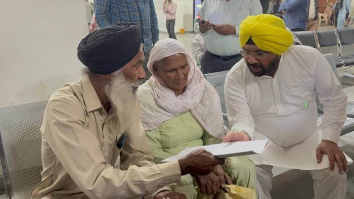 ਕੈਬਨਿਟ ਮੰਤਰੀ ਈ.ਟ.ਓ. ਨੇ ਲੇਬਰ ਅਤੇ ਜਿਲ੍ਹਾ ਸਿੱਖਿਆ ਦਫ਼ਤਰ ਦੀ ਕੀਤੀ ਚੈਕਿੰਗ