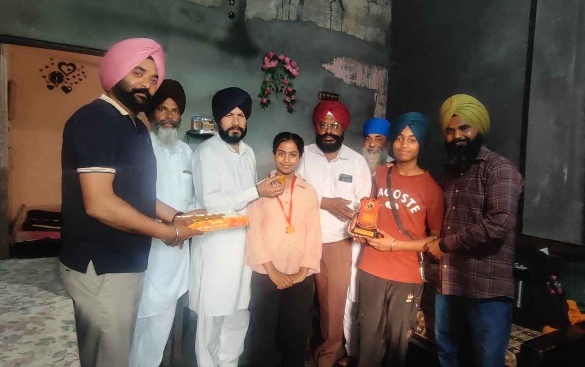 ਸ਼ਹੀਦ ਬਾਬਾ ਜੀਵਨ ਸਿੰਘ ਵੈਲਫੇਅਰ ਸੁਸਾਇਟੀ ਵੱਲੋਂ ਹੋਣਹਾਰ ਵਿਦਿਆਰਥੀਆਂ ਦਾ ਵਿਸ਼ੇਸ਼ ਸਨਮਾਨ